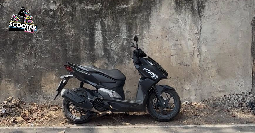 Black scooter hub honda click 160 parked by a wall for the 'should i rent a scooter in chiang mai?' page