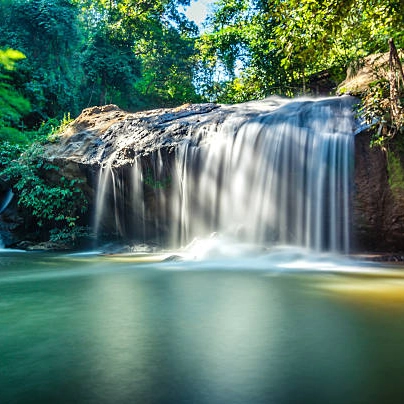 湄沙瀑布的照片，骑手们骑着租来的摩托车在沙孟环路上山途中喜欢停下来放松的地方